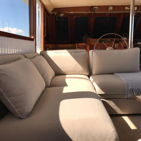 Hotel en barco Toro *