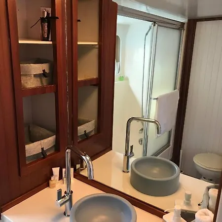 Hotel en barco Toro Barcelona