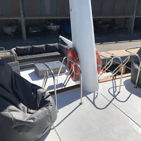 Hotel en barco Toro
