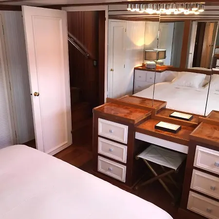 Hotel en barco Toro *