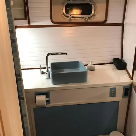 Hotel en barco Toro Barcelona