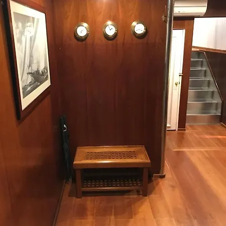Toro Hotel en barco Barcelona
